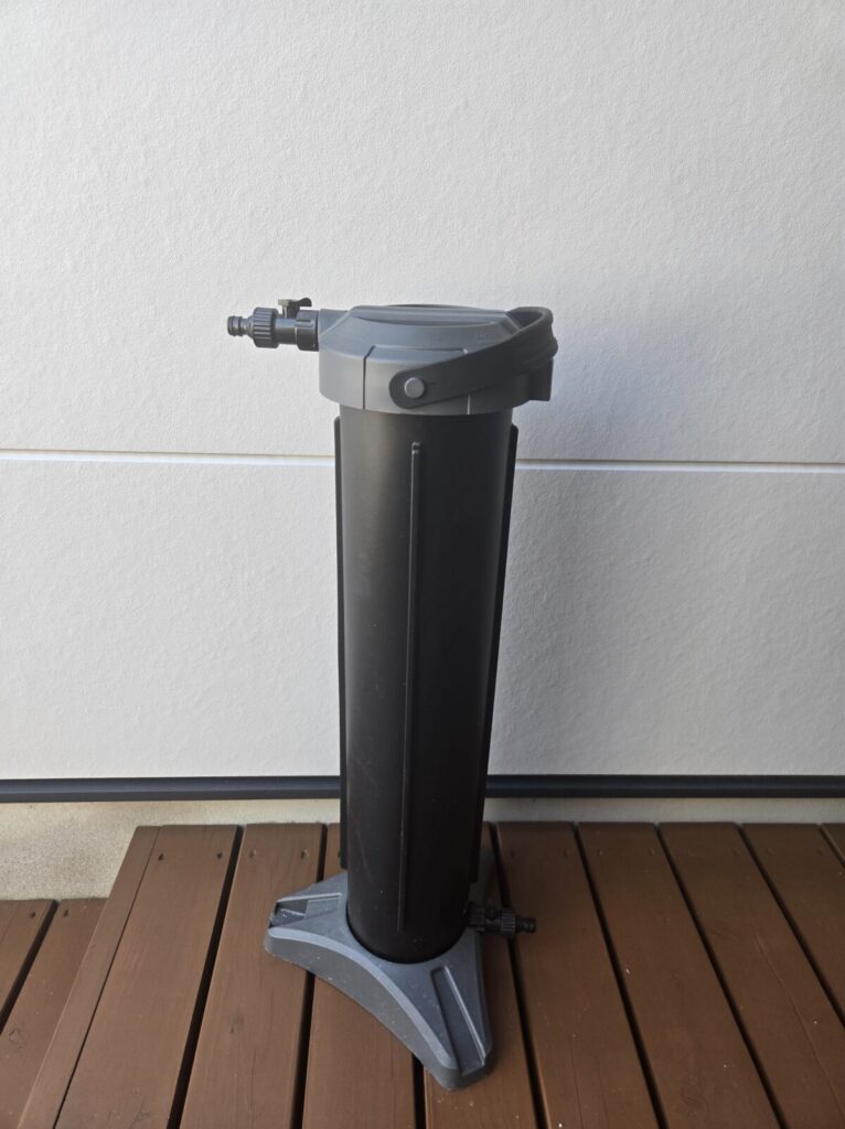 洗車ホースと接続して使う純水器本体とスタンド